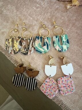4 pairs of dangle earrings